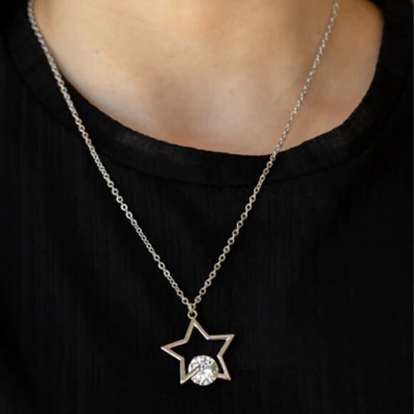 NEW Paparazzi Starry Fireworks Necklace Star - Picture 1 of 4